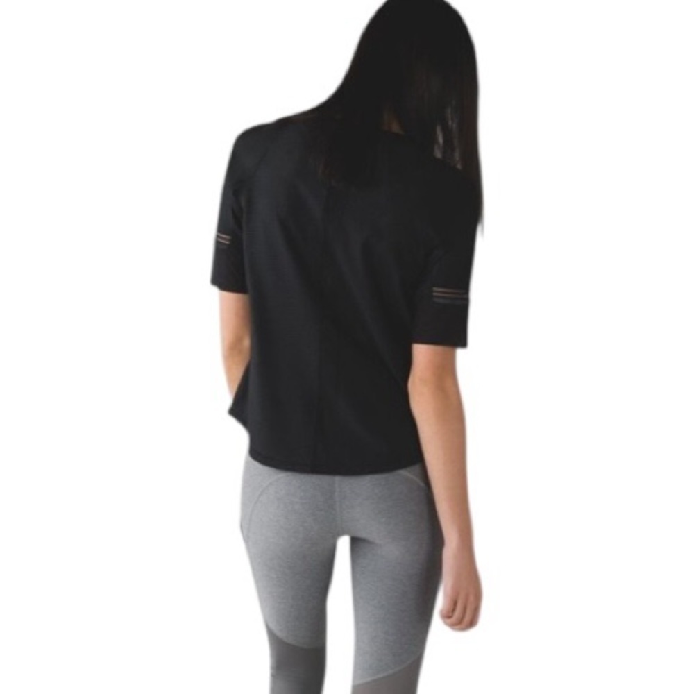 Lululemon Var-City 1/2 Sleeve Black Like New Fits like 8 Med sprig $68 - Picture 4 of 9